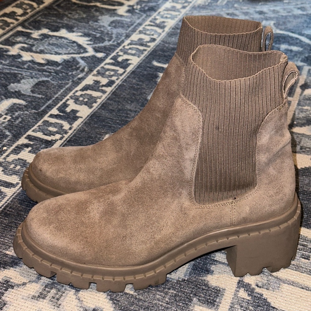 Steve Madden size 12 Tan boots